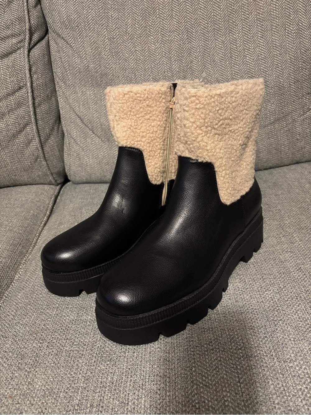 Jessica Simpson Woman’s Ulalie Lug Bootie Casual Boots Sz 8.5